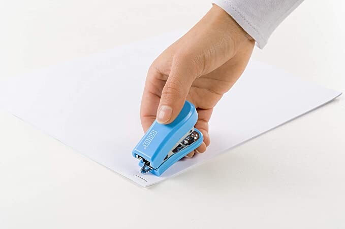 Agrafador NOVUS Mini + Caixa de Agrafos 24/6 - Azul